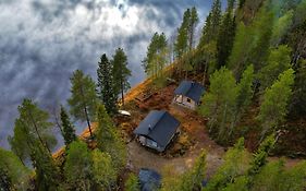 Kutulammen erämökki saunalla